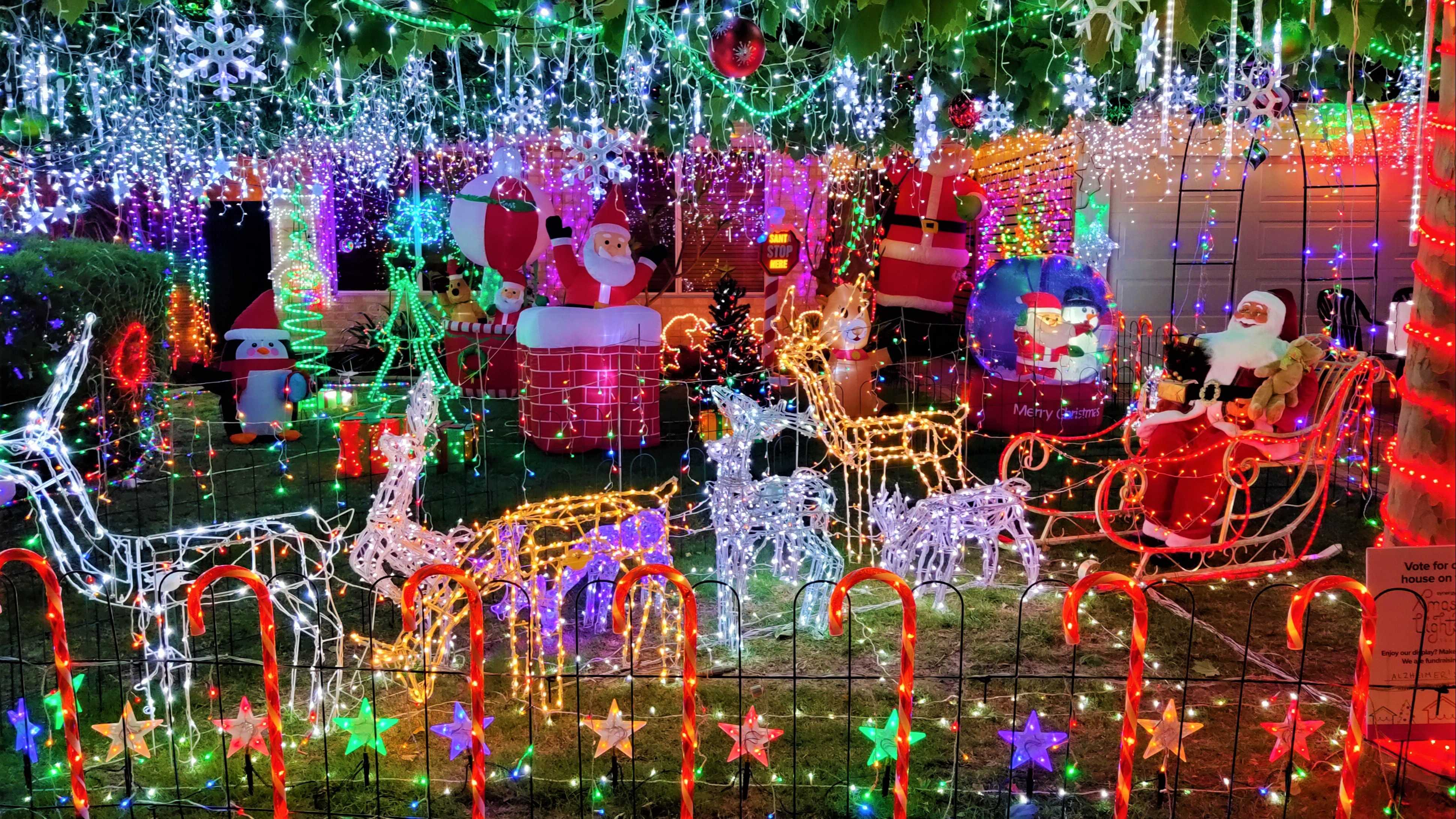 Atwell Christmas Light House for Alzheimer's WA